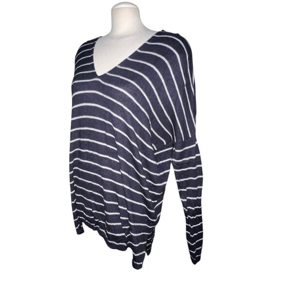 Ann Taylor Black & White Striped V-Neck Soft Oversized Wool Blend Sweater Size M - Picture 2 of 11